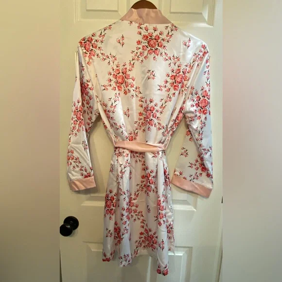Morgan Lane- Satin Robe - Picture 3 of 8
